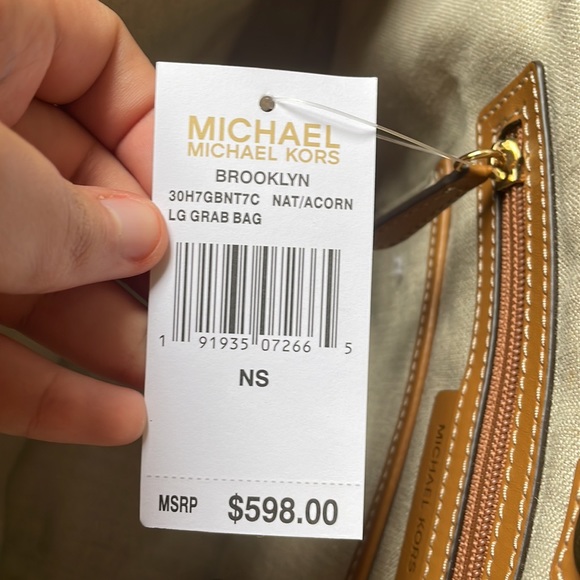 Brand new Michael Kors hand bag with tag - Picture 2 of 8